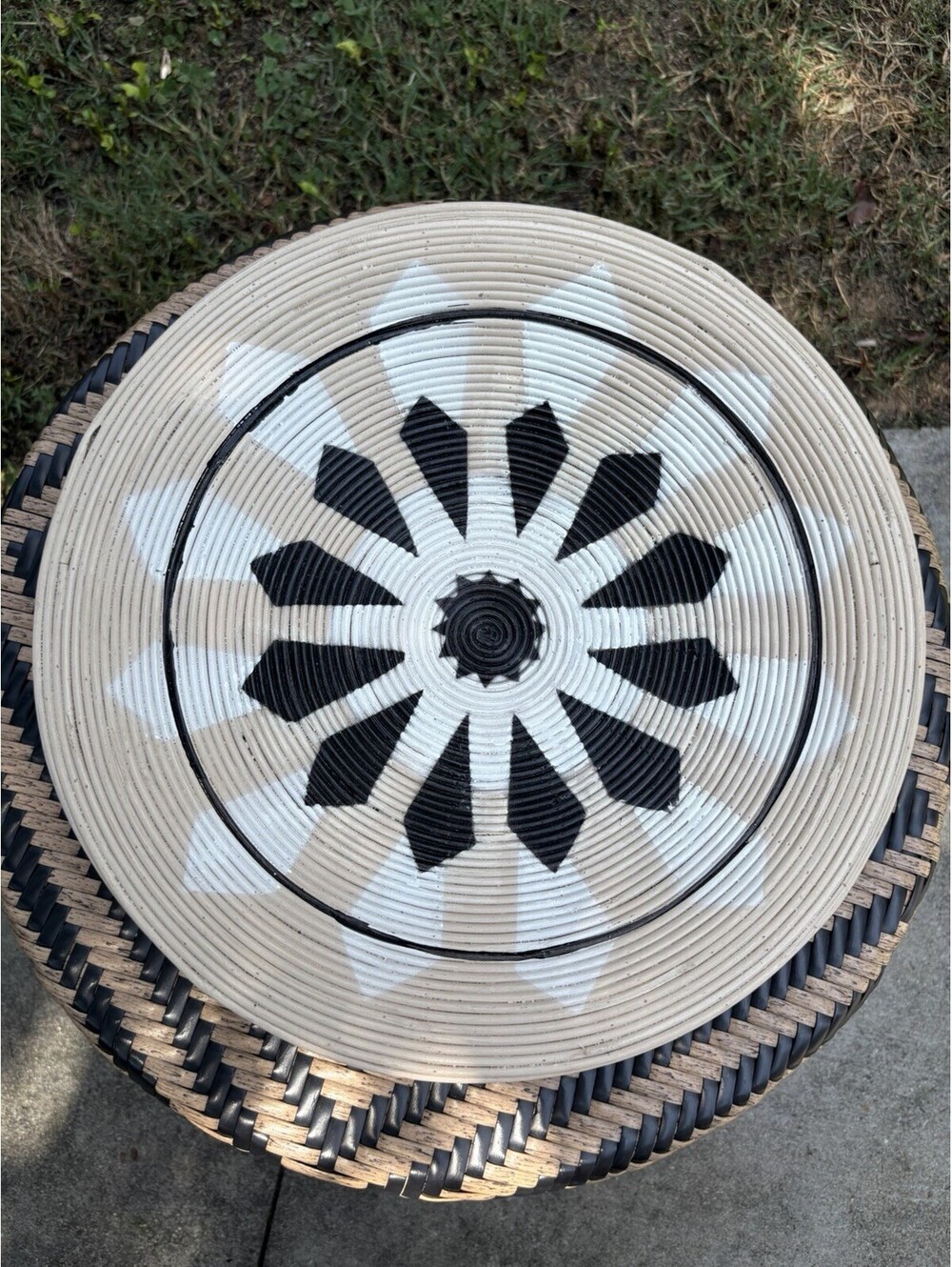 Round Basket Wall-Mounted Black Brown Geometric
